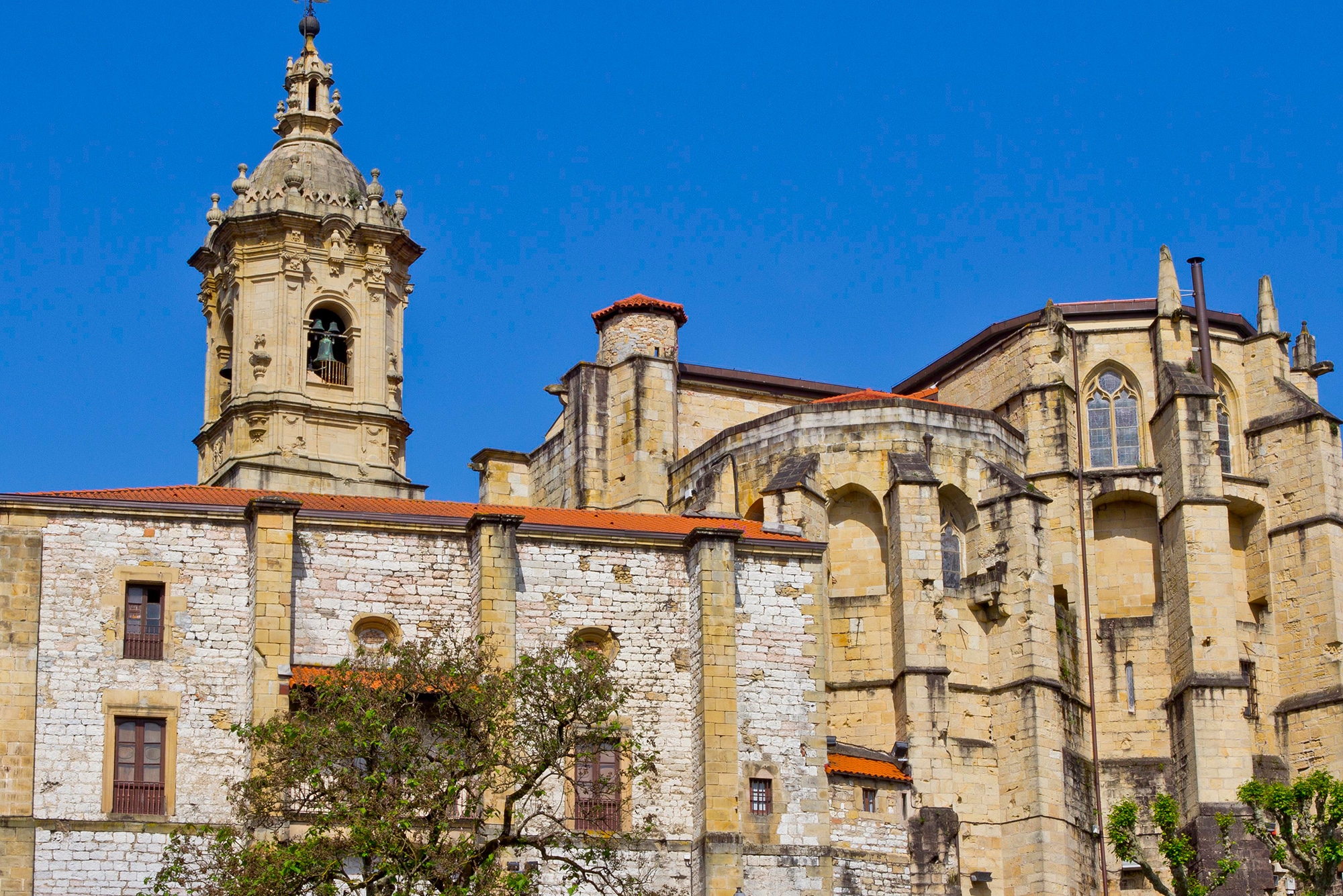 Hondarribia Irun Turismoa » Nuestra Señora de la Asunción y del Manzano Parish Church - Hondarribia Irun Turismoa